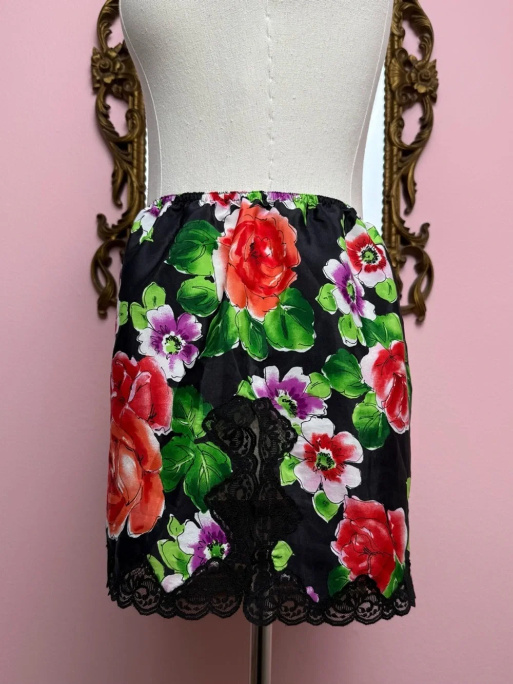 Vintage 90s Victoria’s Secret Gold Label Black Floral High Slit Shorts Small